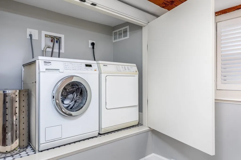Studio bed, 1 bath apartment for rent at 51 Washington Unit 0, Marblehead — photo 6 of 6