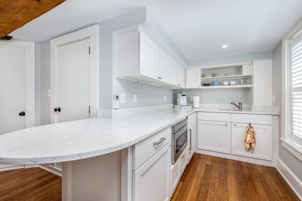 Studio bed, 1 bath apartment for rent at 51 Washington Unit 0, Marblehead — photo 4 of 6