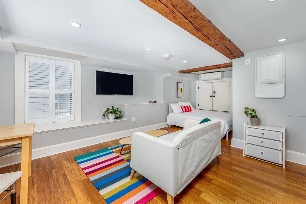 Studio bed, 1 bath apartment for rent at 51 Washington Unit 0, Marblehead — photo 3 of 6
