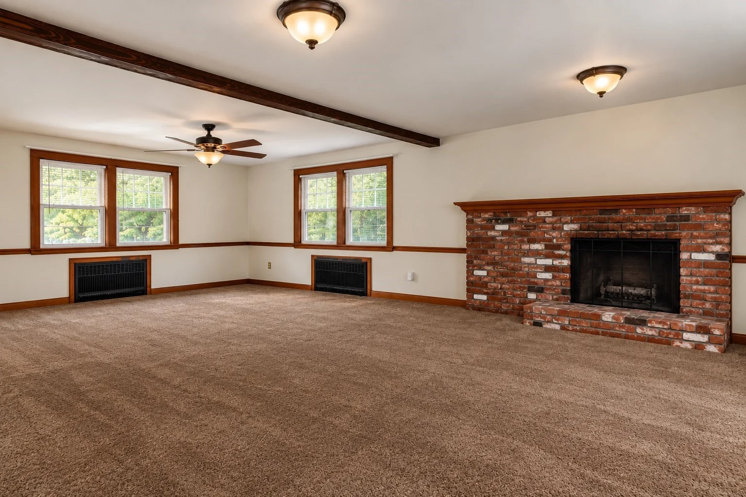 5 bed, 2 bath apartment for rent at 51 Whipple Rd, Billerica — photo 3 of 4