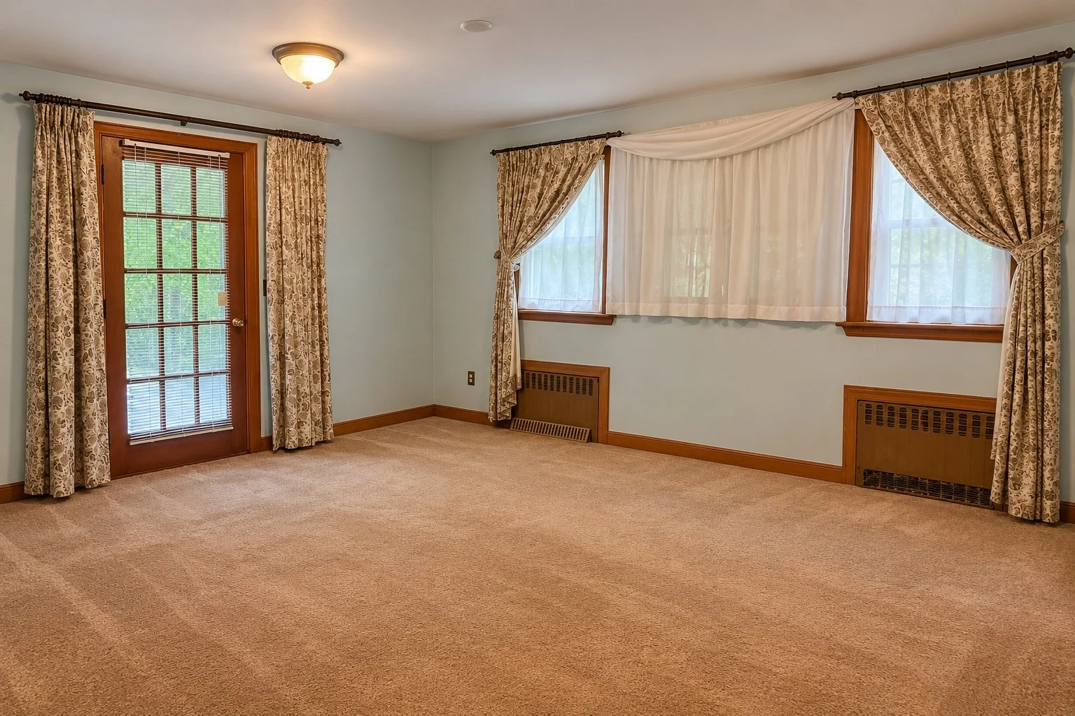 5 bed, 2 bath apartment for rent at 51 Whipple Rd, Billerica — photo 4 of 4