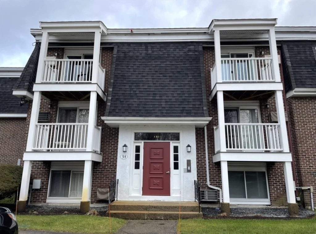 1 bed, 1 bath apartment for rent at 51 Will Dr Unit 130, Canton — photo 1 of 12