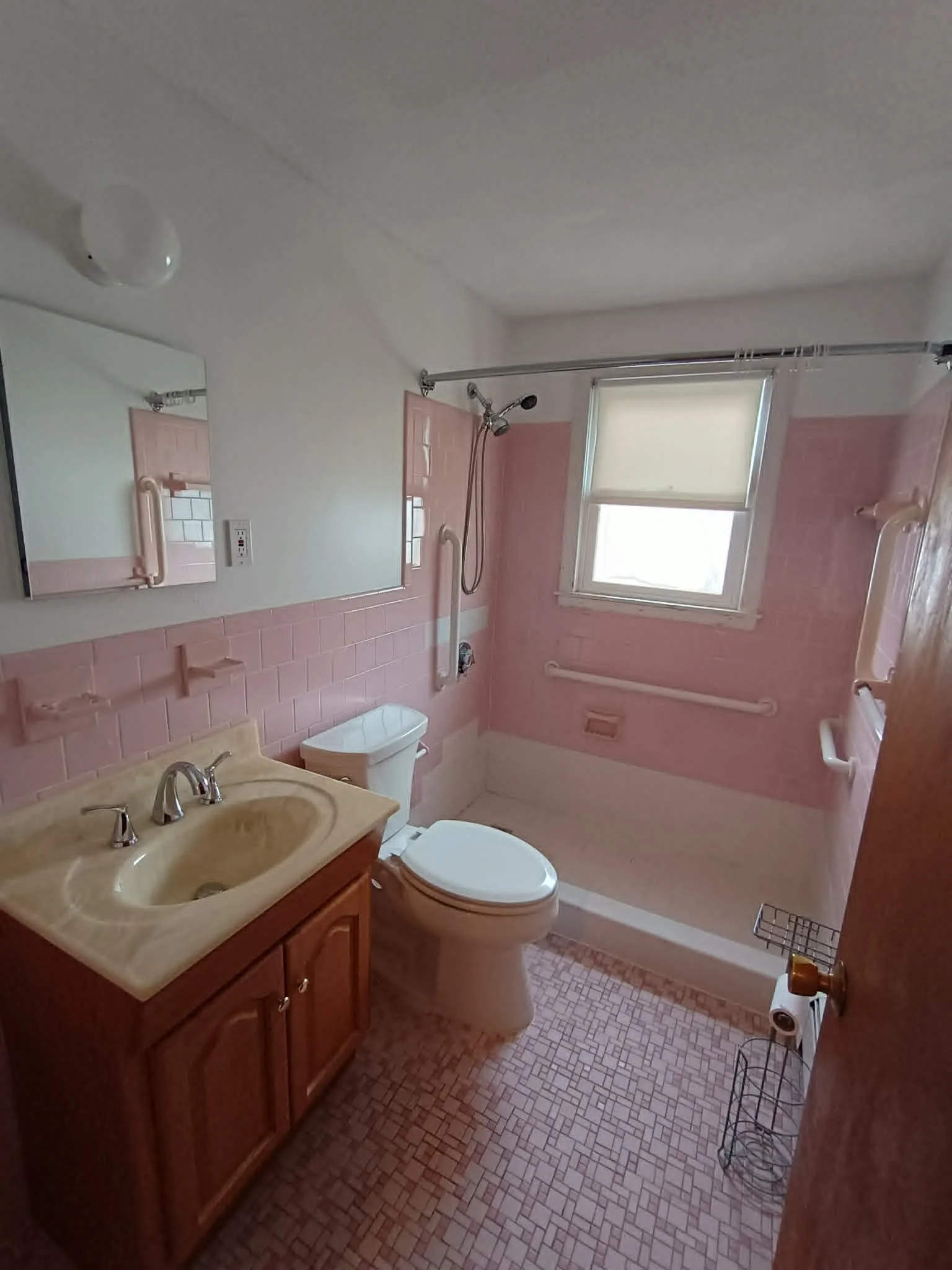 4 bed, 2 bath apartment for rent at 51 Winter St Unit C, Arlington — photo 5 of 16