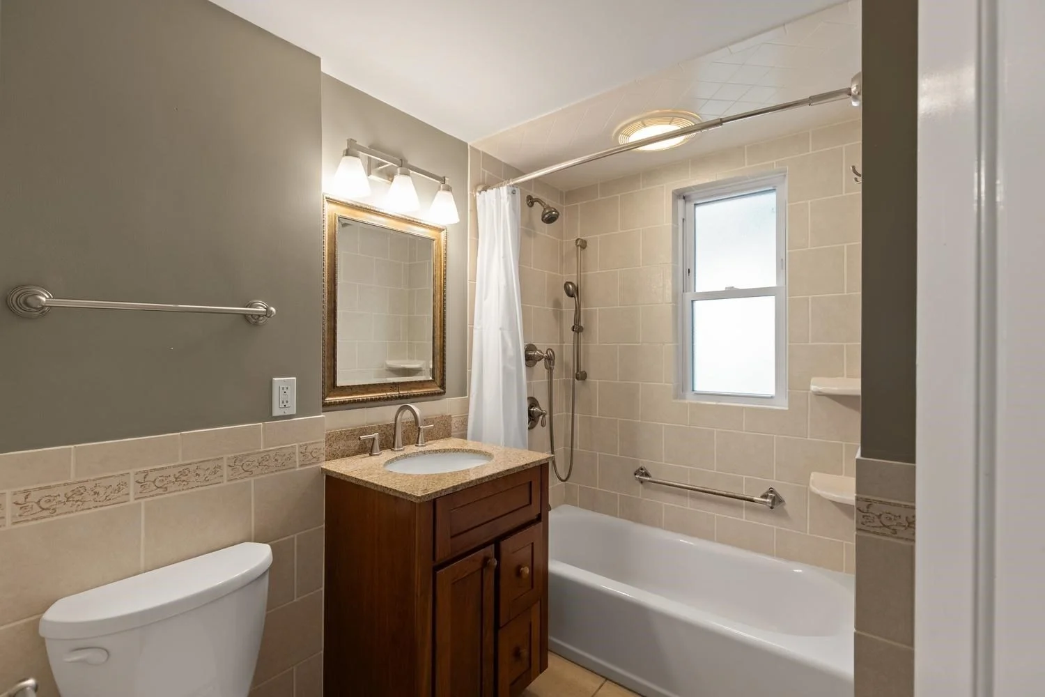 2 bed, 1 bath apartment for rent at 51 Wolcott Rd Unit 1, Chestnut Hill — photo 12 of 30