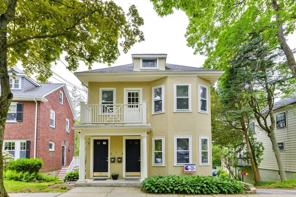 2 bed, 1 bath apartment for rent at 51 Wolcott Rd Unit 1, Chestnut Hill
