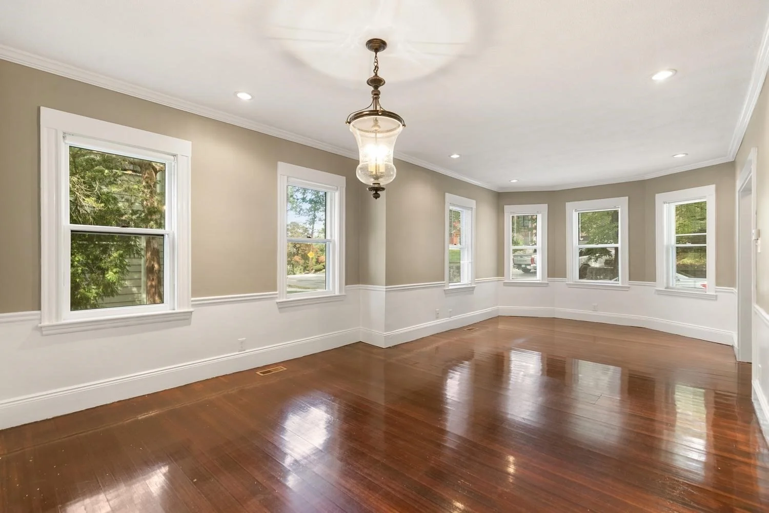 2 bed, 1 bath apartment for rent at 51 Wolcott Rd Unit 1, Chestnut Hill