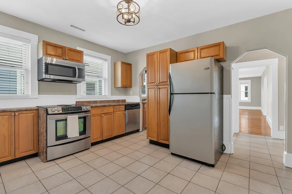 3 bed, 1 bath apartment for rent at 51 Yale St Unit 51, Tufts University — photo 4 of 18