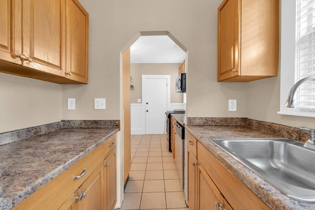 3 bed, 1 bath apartment for rent at 51 Yale St Unit 51, Tufts University — photo 8 of 18