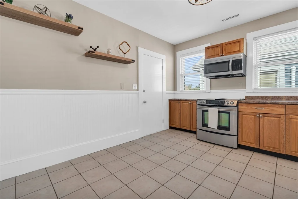 3 bed, 1 bath apartment for rent at 51 Yale St Unit 51, Tufts University — photo 5 of 18