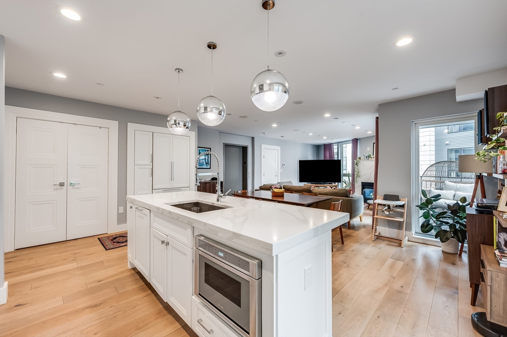 3 bed, 2 bath apartment for rent at 510 Dorchester Ave Unit 2R, South Boston — photo 4 of 34