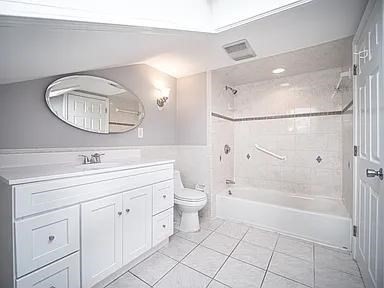 4 bed, 2 bath apartment for rent at 510 East Broadway Unit 4, South Boston — photo 6 of 18