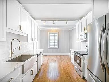 4 bed, 2 bath apartment for rent at 510 East Broadway Unit 4, South Boston