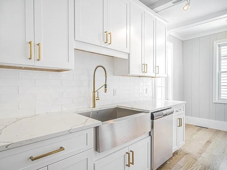 4 bed, 2 bath apartment for rent at 510 East Broadway Unit 4, South Boston — photo 2 of 18