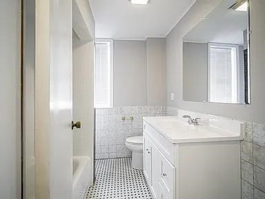 4 bed, 2 bath apartment for rent at 510 East Broadway Unit 4, South Boston — photo 4 of 18