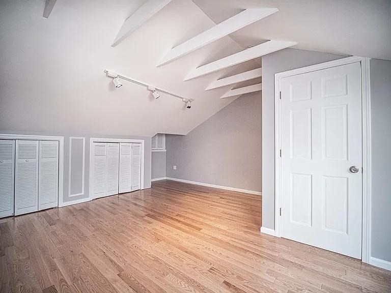 4 bed, 2 bath apartment for rent at 510 East Broadway Unit 4, South Boston — photo 5 of 18