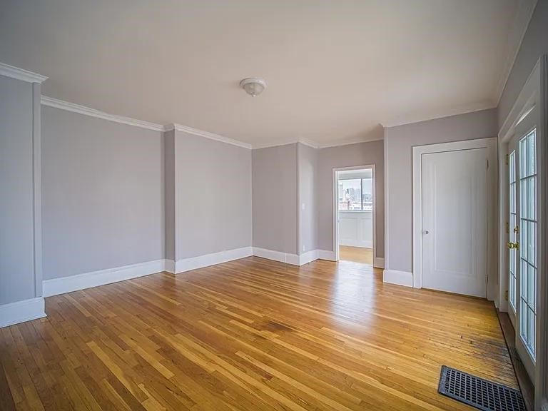 4 bed, 2 bath apartment for rent at 510 East Broadway Unit 4, South Boston — photo 3 of 18