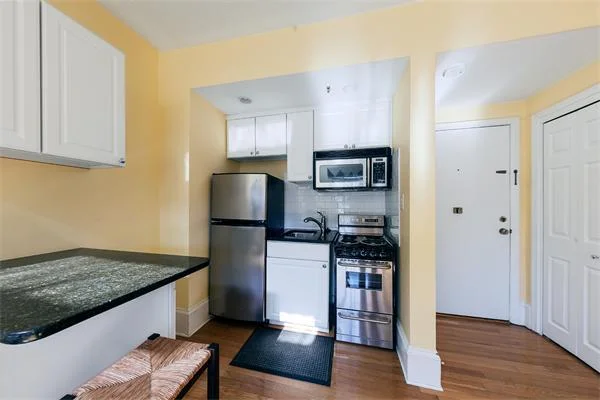 1 bed, 1 bath apartment for rent at 511 Beacon St Unit 12, Back Bay — photo 3 of 7