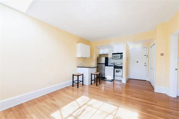 1 bed, 1 bath apartment for rent at 511 Beacon St Unit 12, Back Bay — photo 2 of 7