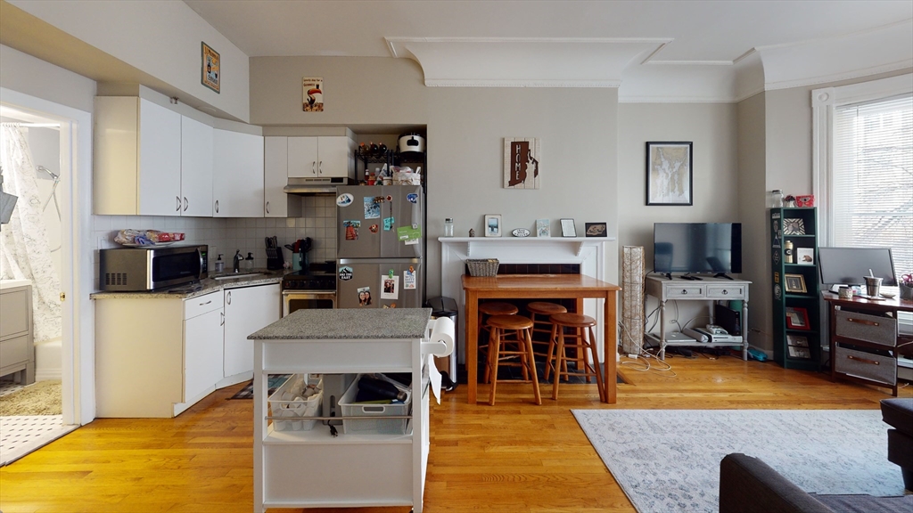 1 bed, 1 bath apartment for rent at 511 Beacon St Unit 9, Back Bay — photo 1 of 5