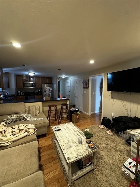 4 bed, 1 bath apartment for rent at 511 E Broadway Unit 2, South Boston — photo 4 of 21