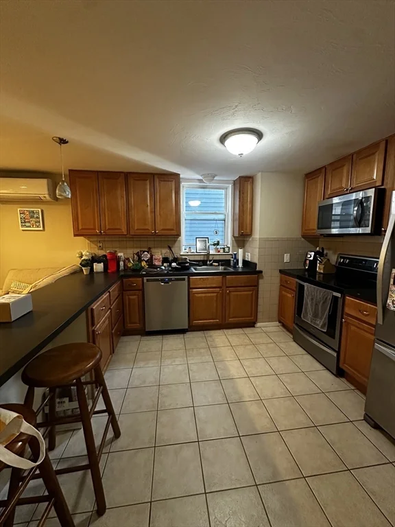 4 bed, 1 bath apartment for rent at 511 E Broadway Unit 2, South Boston — photo 1 of 21