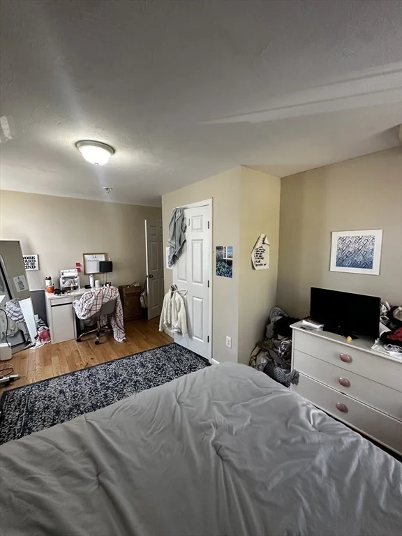 4 bed, 1 bath apartment for rent at 511 E Broadway Unit 2, South Boston — photo 11 of 21
