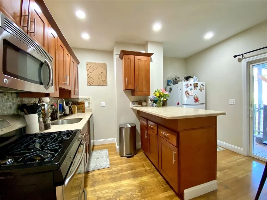 1 bed, 2 bath apartment for rent at 512 East 3rd St Unit 1, South Boston — photo 5 of 12