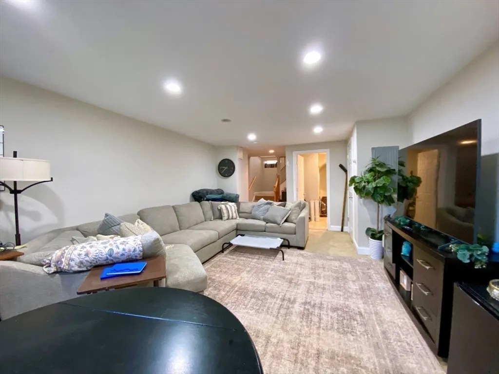 1 bed, 2 bath apartment for rent at 512 East 3rd St Unit 1, South Boston — photo 12 of 12