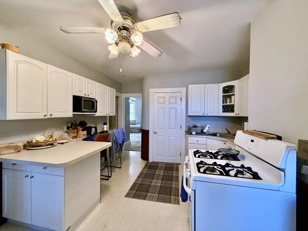 2 bed, 1 bath apartment for rent at 512 East 3rd St Unit 2, South Boston — photo 3 of 6