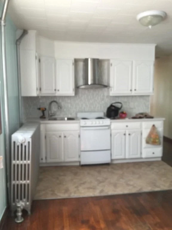 1 bed, 1 bath apartment for rent at 512 Pine St Unit 1 East, Fall River — photo 2 of 14