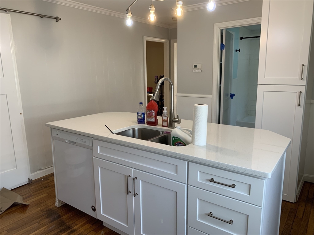 2 bed, 1 bath apartment for rent at 512 Pine St Unit 1 West, Fall River — photo 4 of 21