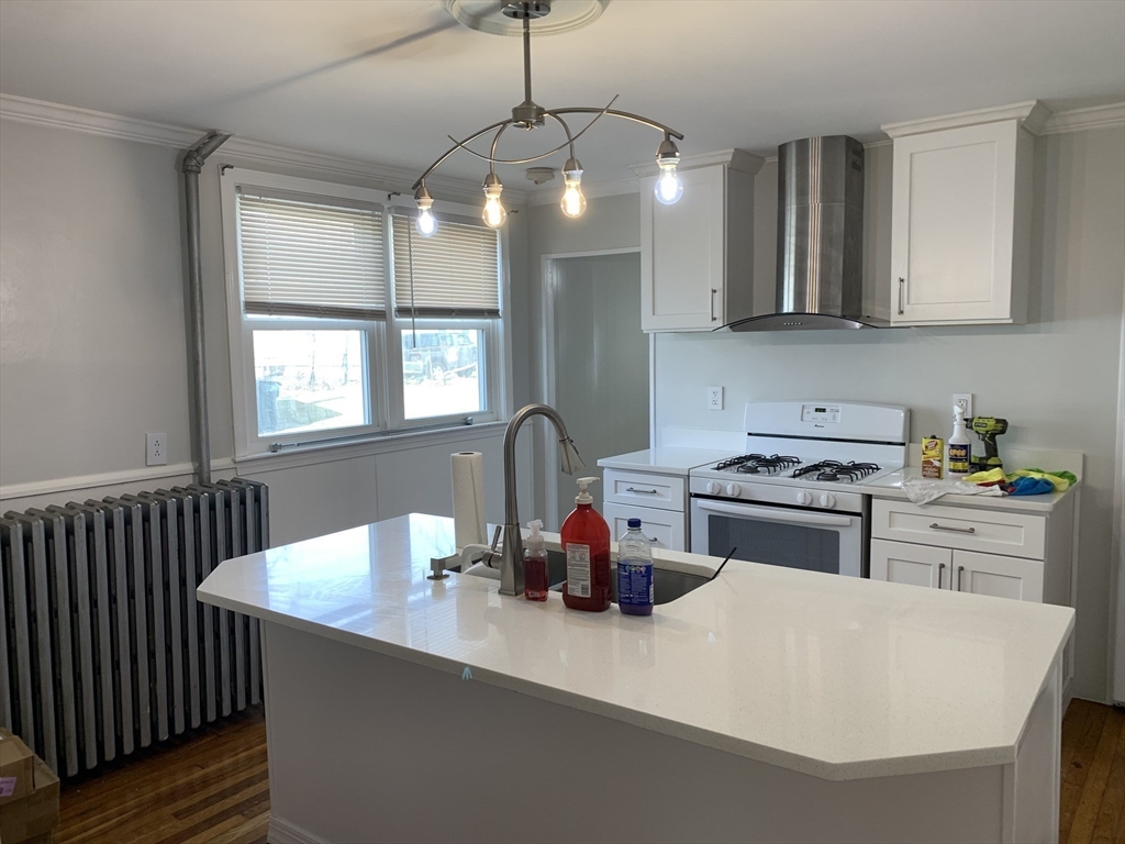 2 bed, 1 bath apartment for rent at 512 Pine St Unit 1 West, Fall River — photo 3 of 21