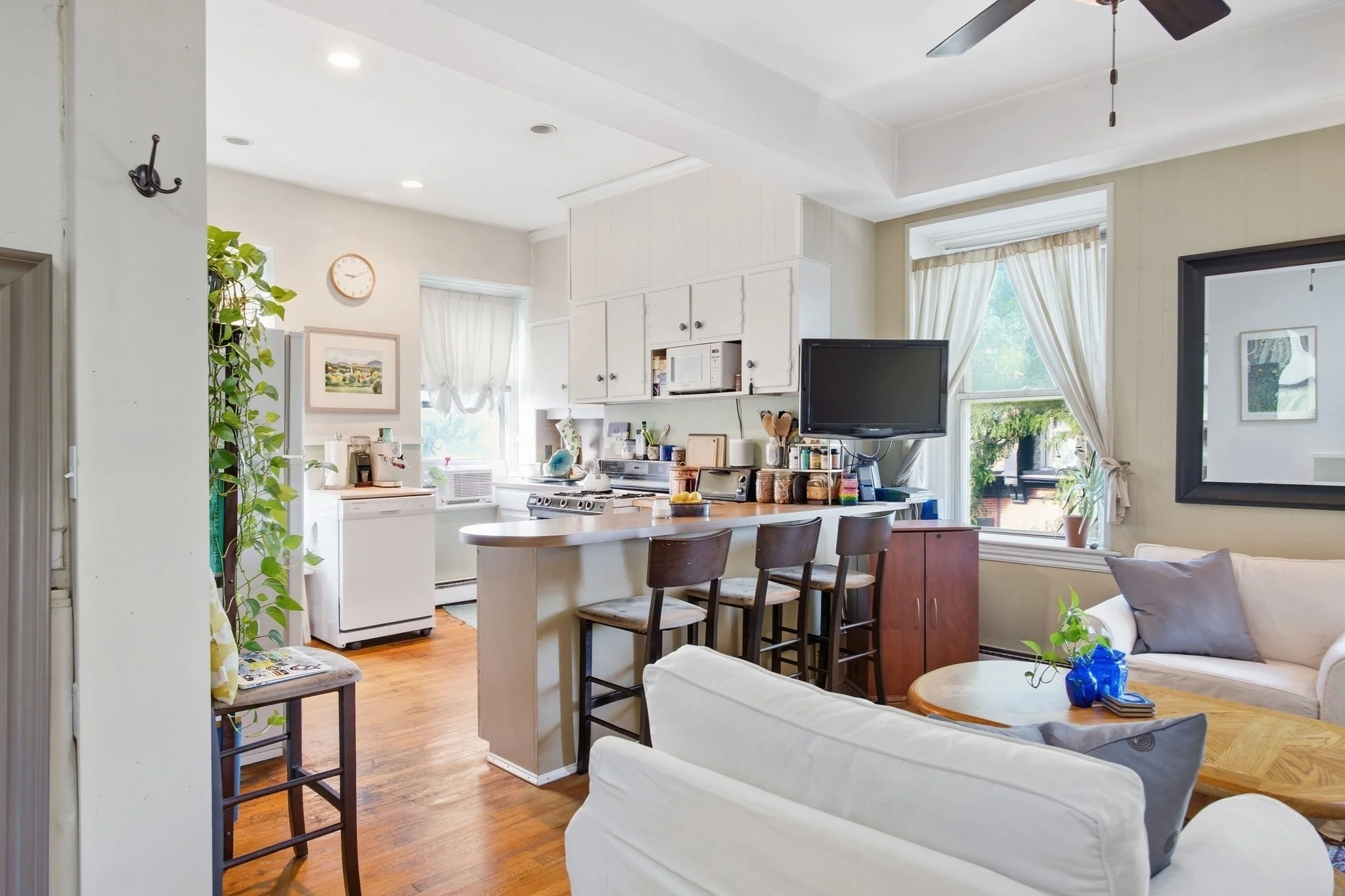 2 bed, 1 bath apartment for rent at 513-515 E 6th St Unit 3, South Boston — photo 3 of 10