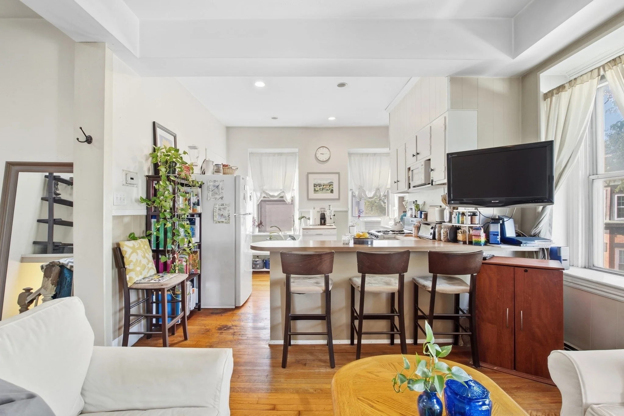 2 bed, 1 bath apartment for rent at 513-515 E 6th St Unit 3, South Boston — photo 4 of 10