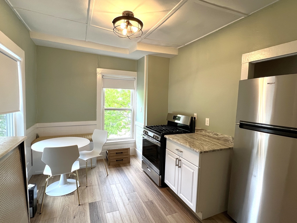 2 bed, 1 bath apartment for rent at 513-517 Franklin St Unit 517, Melrose — photo 5 of 10