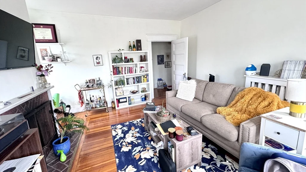 1 bed, 1 bath apartment for rent at 514 Harvard St Unit 3A, North Brookline — photo 2 of 9