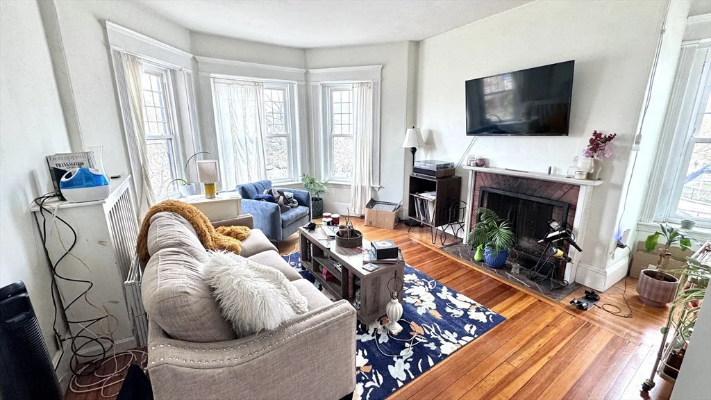 1 bed, 1 bath apartment for rent at 514 Harvard St Unit 3A, North Brookline