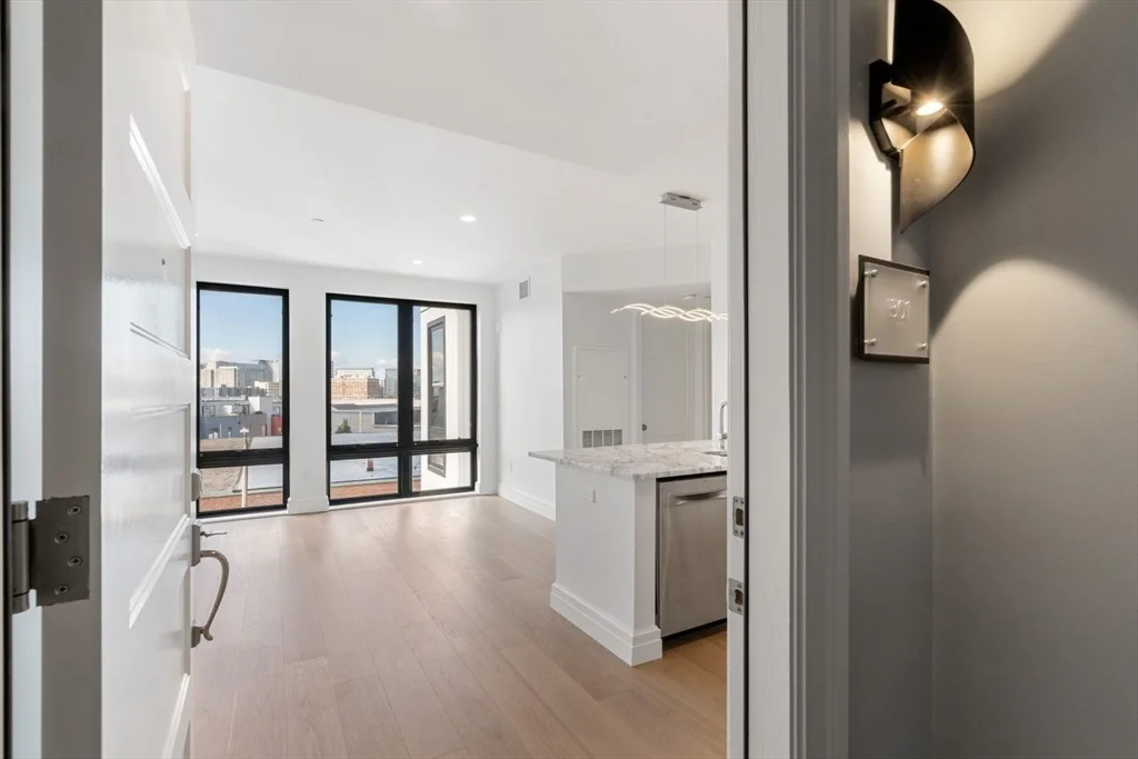 2 bed, 2 bath apartment for rent at 515-519 East 2nd Unit 201, South Boston — photo 4 of 28