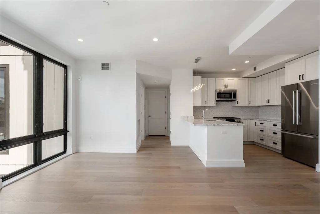 2 bed, 2 bath apartment for rent at 515-519 East 2nd Unit 201, South Boston — photo 2 of 28