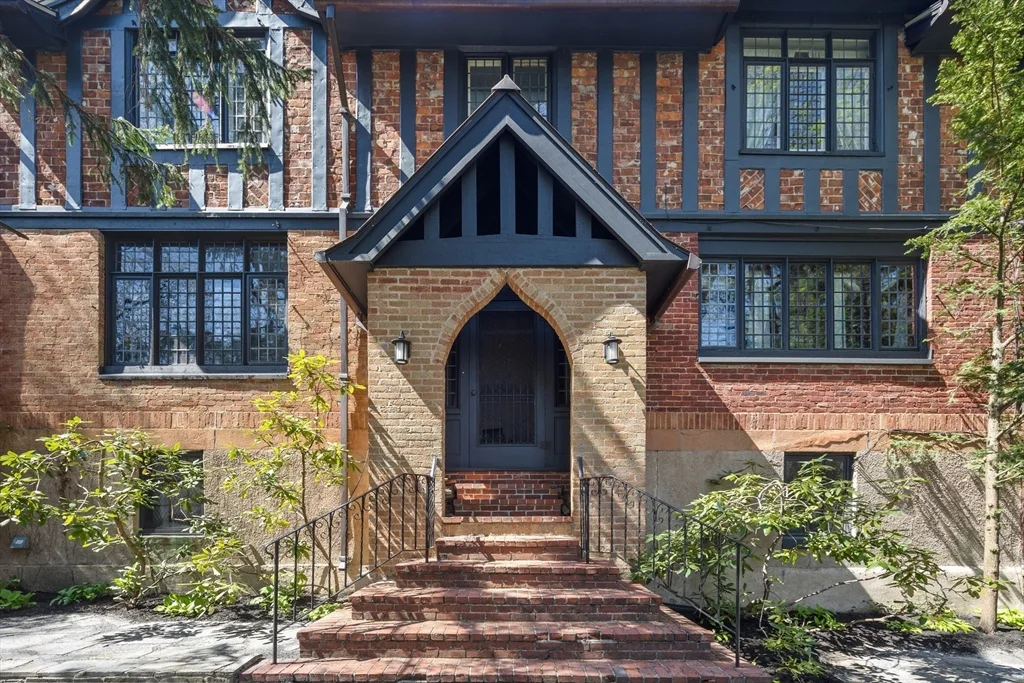 5 bed, 4+ bath apartment for rent at 515 Beacon St, Chestnut Hill — photo 30 of 31