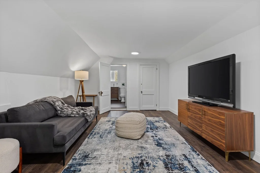 5 bed, 4+ bath apartment for rent at 515 Beacon St, Chestnut Hill — photo 27 of 31