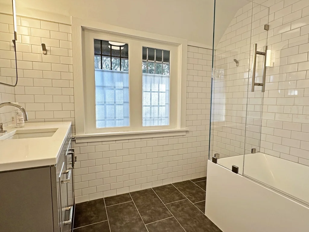 5 bed, 4+ bath apartment for rent at 515 Beacon St, Chestnut Hill — photo 25 of 31
