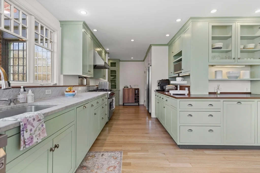 5 bed, 4+ bath apartment for rent at 515 Beacon St, Chestnut Hill — photo 8 of 31