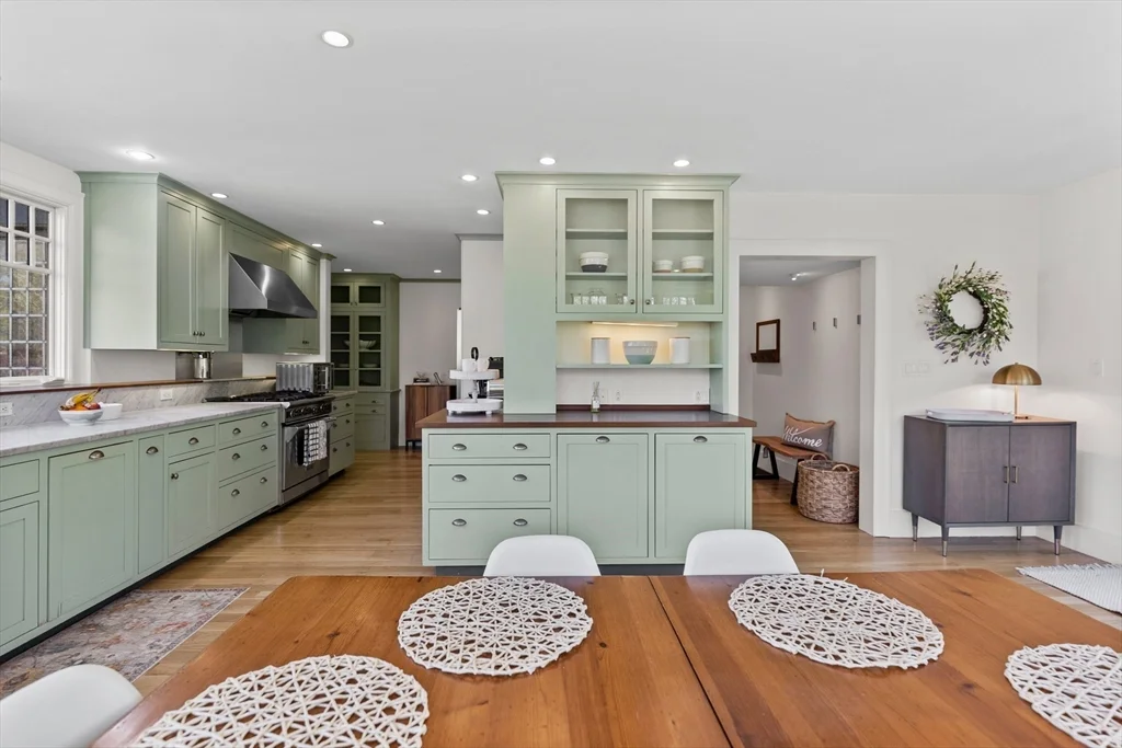 5 bed, 4+ bath apartment for rent at 515 Beacon St, Chestnut Hill — photo 9 of 31
