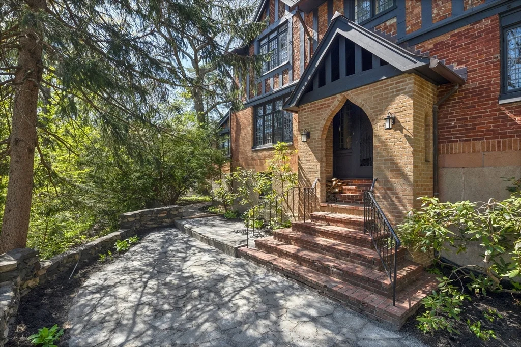 5 bed, 4+ bath apartment for rent at 515 Beacon St, Chestnut Hill — photo 1 of 31