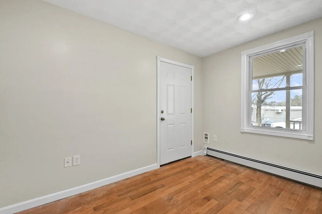 3 bed, 2 bath apartment for rent at 515 Winthrop St Unit 1, Rehoboth — photo 3 of 21