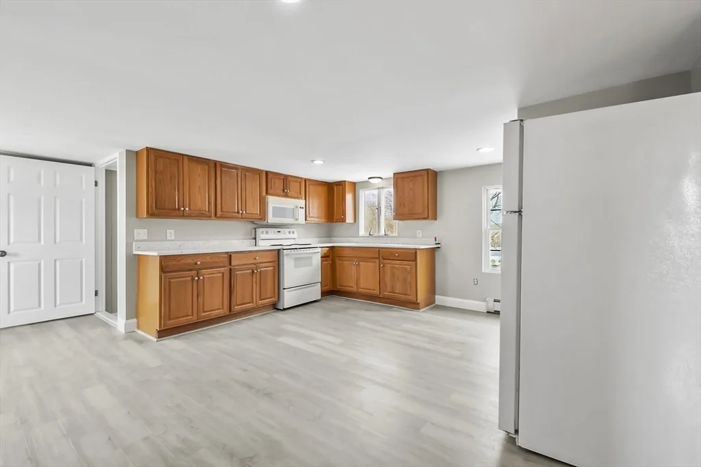 3 bed, 1 bath apartment for rent at 515 Winthrop St Unit 2, Rehoboth — photo 2 of 12