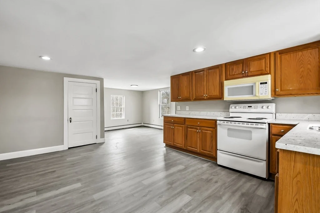 3 bed, 1 bath apartment for rent at 515 Winthrop St Unit 2, Rehoboth — photo 4 of 12