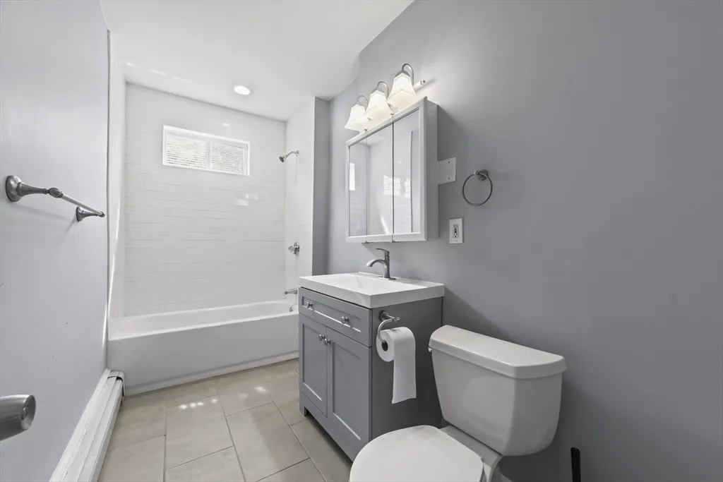 4 bed, 2 bath apartment for rent at 516 Washington Unit 2, Brighton — photo 6 of 14