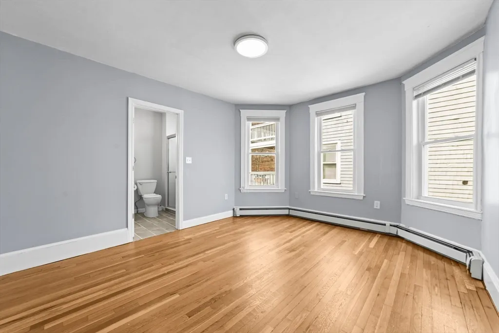 4 bed, 2 bath apartment for rent at 516 Washington Unit 2, Brighton — photo 8 of 14